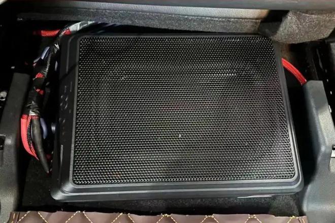 椅底下埋一颗“深水炸弹”龙8游戏进入大众途观的座(图7)